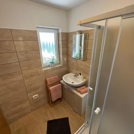 Santomas Apartment *